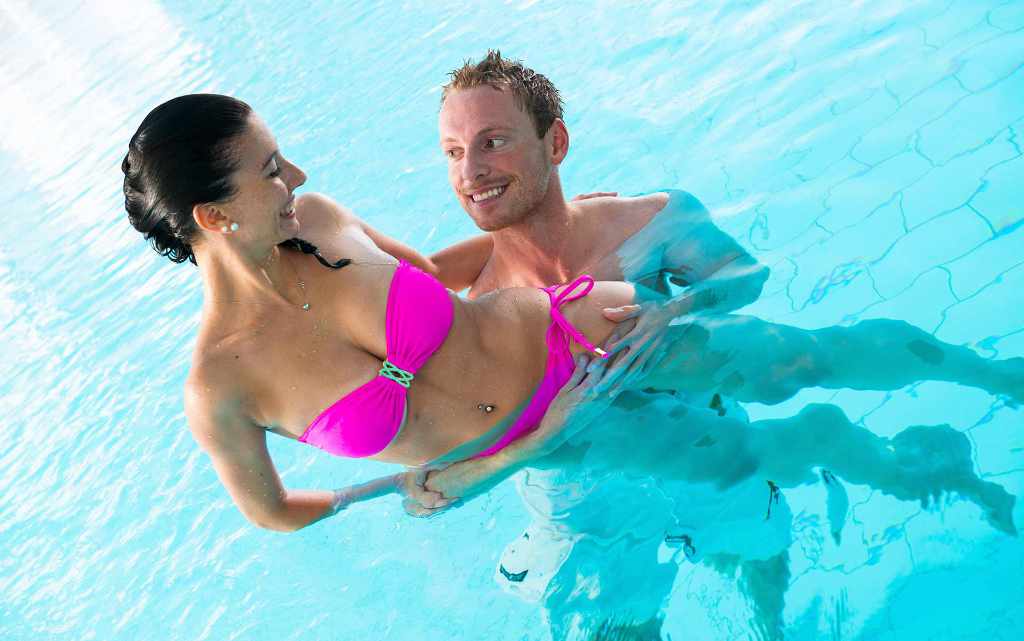 Paar geniesst Wellness